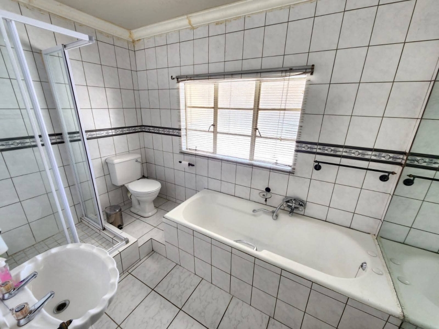 4 Bedroom Property for Sale in Rhodesdene Northern Cape